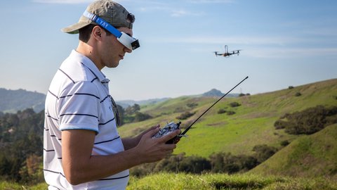 todo lo que debes saber antes de comprarte un dron f p v ¿qué es? ¿en qué consiste?