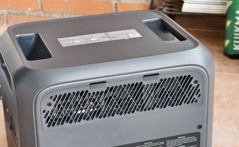 bluetti elite 300 parte trasera ventilador