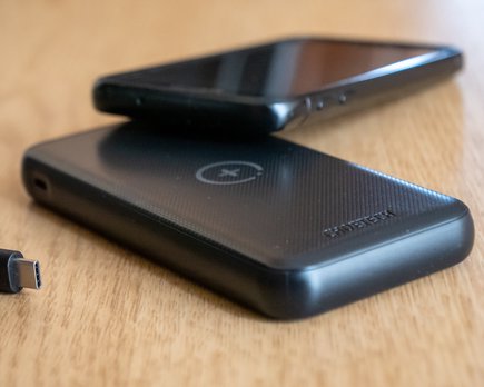 c h o e t e c h p b650, una powerbank de 10.000 m ah con carga inalámbrica y multitud de puertos