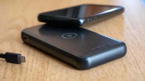 c h o e t e c h p b650, una powerbank de 10.000 m ah con carga inalámbrica y multitud de puertos