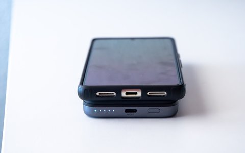 ugreen nexode magsafe 5000 mah leds