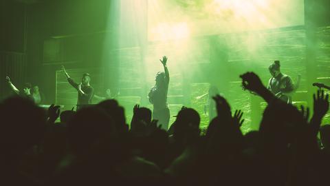 las mejores webs y apps para ver las letras de las canciones (originales y traducidas)