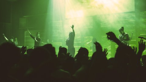 las mejores webs y apps para ver las letras de las canciones (originales y traducidas)