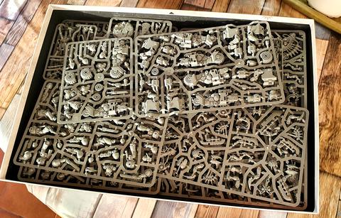 caja indomitus warhammer 40000 figuras