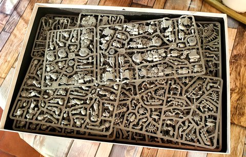 caja indomitus warhammer 40000 figuras