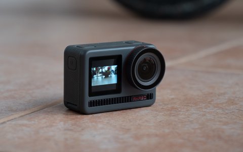 akaso brave 8 pantalla delantera