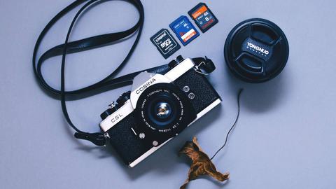 ¿ por qué todas las cámaras guardan las fotos en la carpeta d c i m?