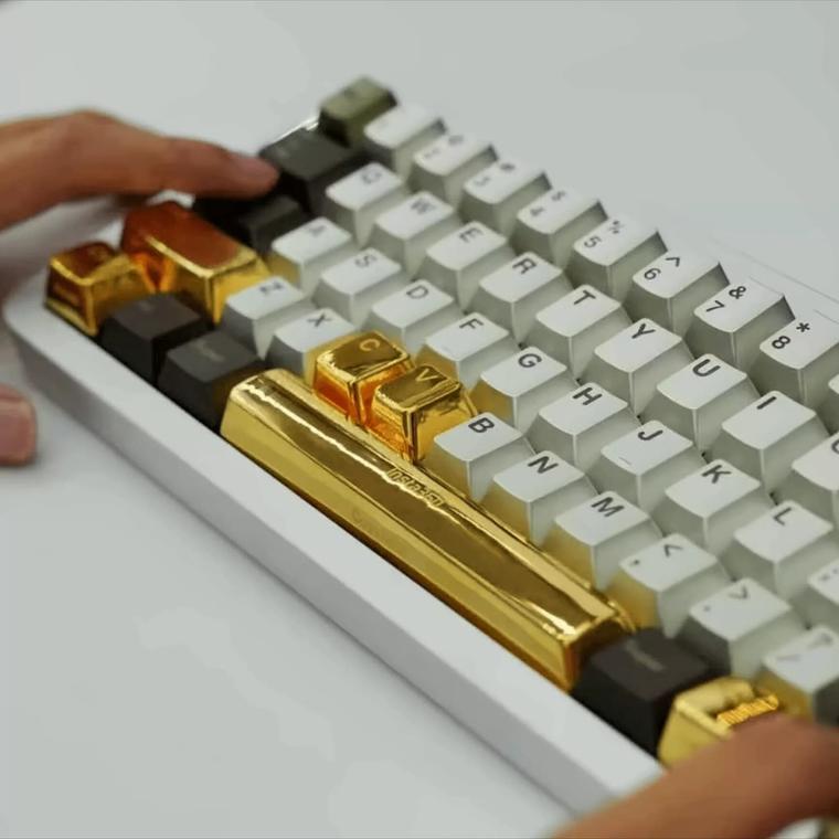 una empresa de camaras recompensa a los mejores empleados del ano con teclas oro mazicas valoradas hasta 39 mil euros
