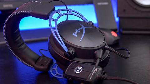 los hyper x cloud alpha s son poco más que los cloud alpha con una tarjeta de sonido incorporada
