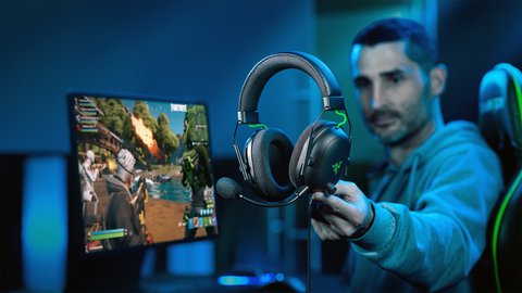 razer presenta los razer black shark v2, unos auriculares para reinar en los e sports
