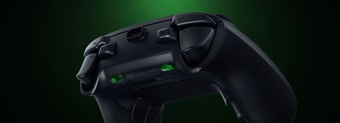 Vista trasera del Razer Wolverine V4 Pro con los gatillos HyperTriggers