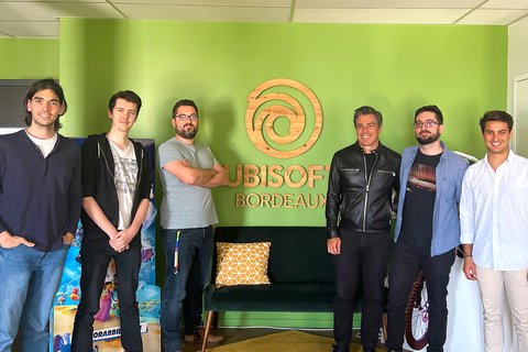 owo se asocia con ubisoft sientete como protagonista assassins creed mirage