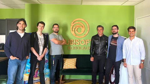 owo se asocia con ubisoft sientete como protagonista assassins creed mirage