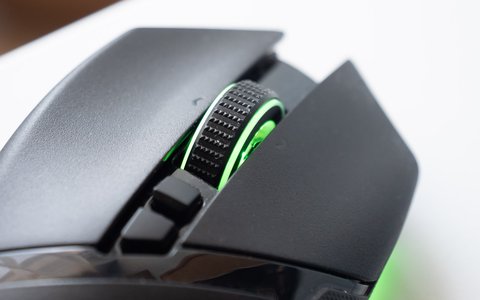 razer basilisk v3 pro 35k scroll detalle