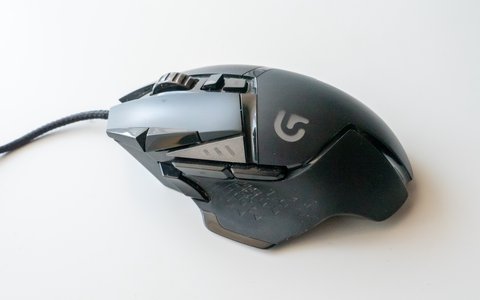 logitech g502 vs razer basilisk x hyperspeed