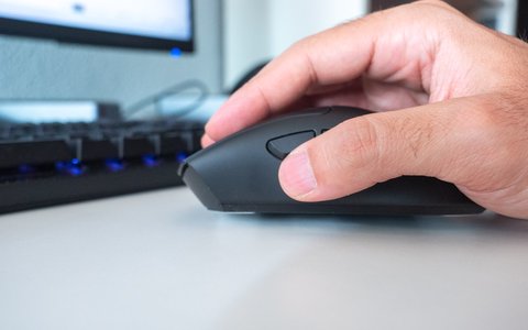 razer deathadder v3 hyperspeed mano