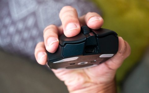 razer naga v2 pro ergonomia