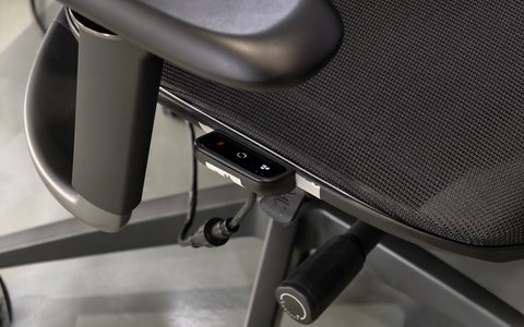 probamos el projecto arielle de razer la silla gaming con refrigeracion y calefaccion control