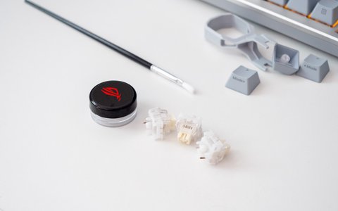 asus rog azoth detalle lubricacion