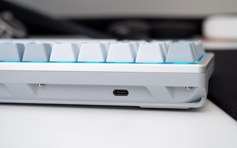 asus rog azoth puerto usbc