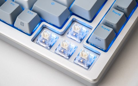 asus rog azoth switches