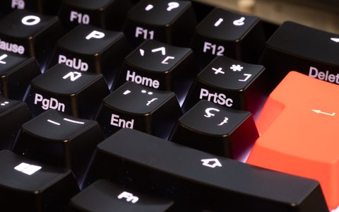 ducky one 2 mini rgb leyenda frontal