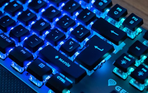 genesis thor 400 rgb iso espanol