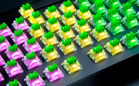 lanzamiento razer blackwidow v4 75 switches