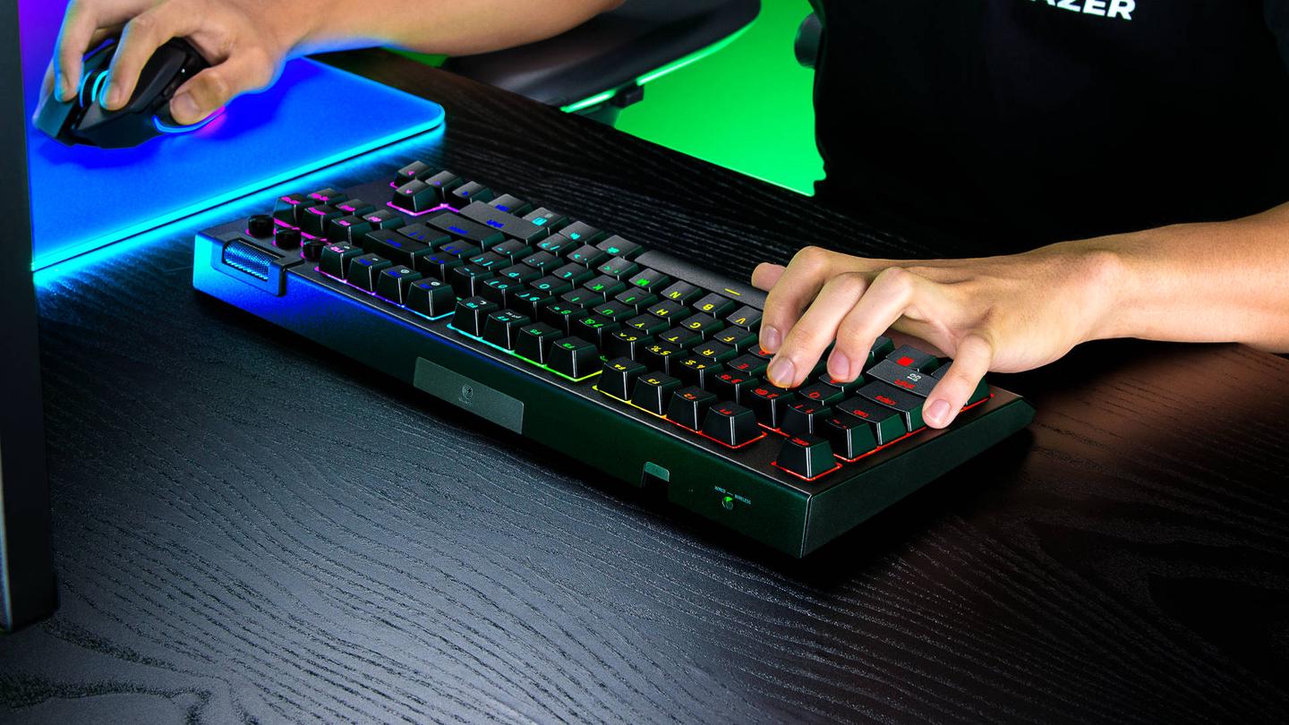 lanzamiento razer blackwidow v4 tenkeyless hyperspeed