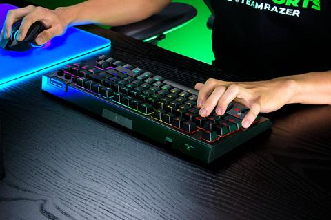 lanzamiento razer blackwidow v4 tenkeyless hyperspeed