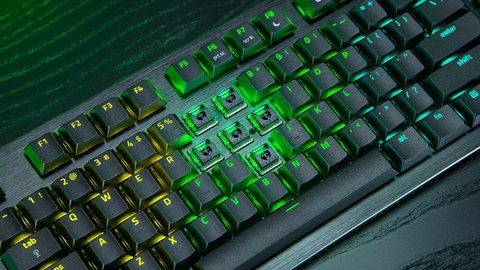 Primer plano de las teclas retroiluminadas del Razer Huntsman V3 Pro Low-Profile