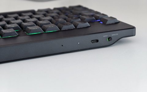razer blackwidow v4 low profile tenkeyless hyperspeed boton conexion