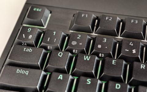 razer blackwidow v4 low profile tenkeyless hyperspeed botones conexion