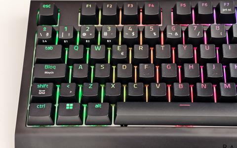 razer blackwidow v4 tenkeyless hyperspeed leyendas detalle