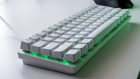 análisis del razer hunstman mini un teclado 60% con switches lineales increíbles