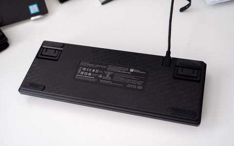 razer huntsman v3 pro mini parte inferior