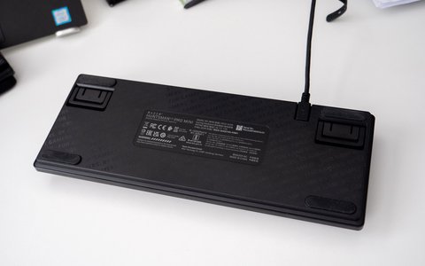 razer huntsman v3 pro mini parte inferior