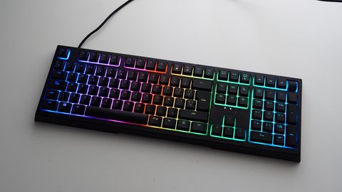 razer ornata v2 switches de meca membrana y teclas multimeda