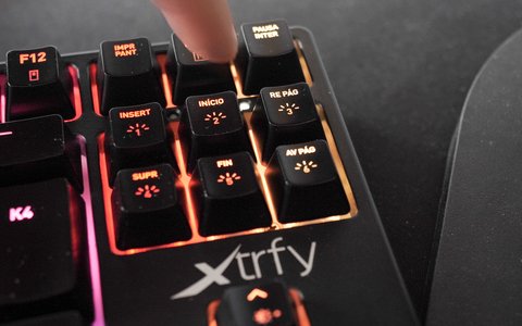 xtrfy k4 rgb tkl leds estado