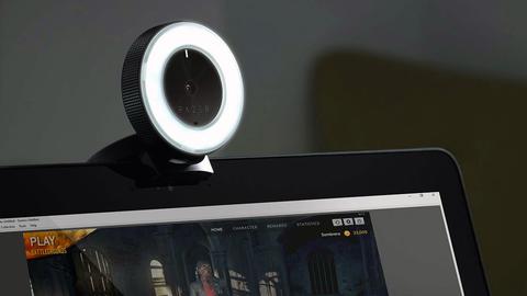 razer kiyo la webcam que compras por la iluminación, pero que sorprende por calidad de imagen