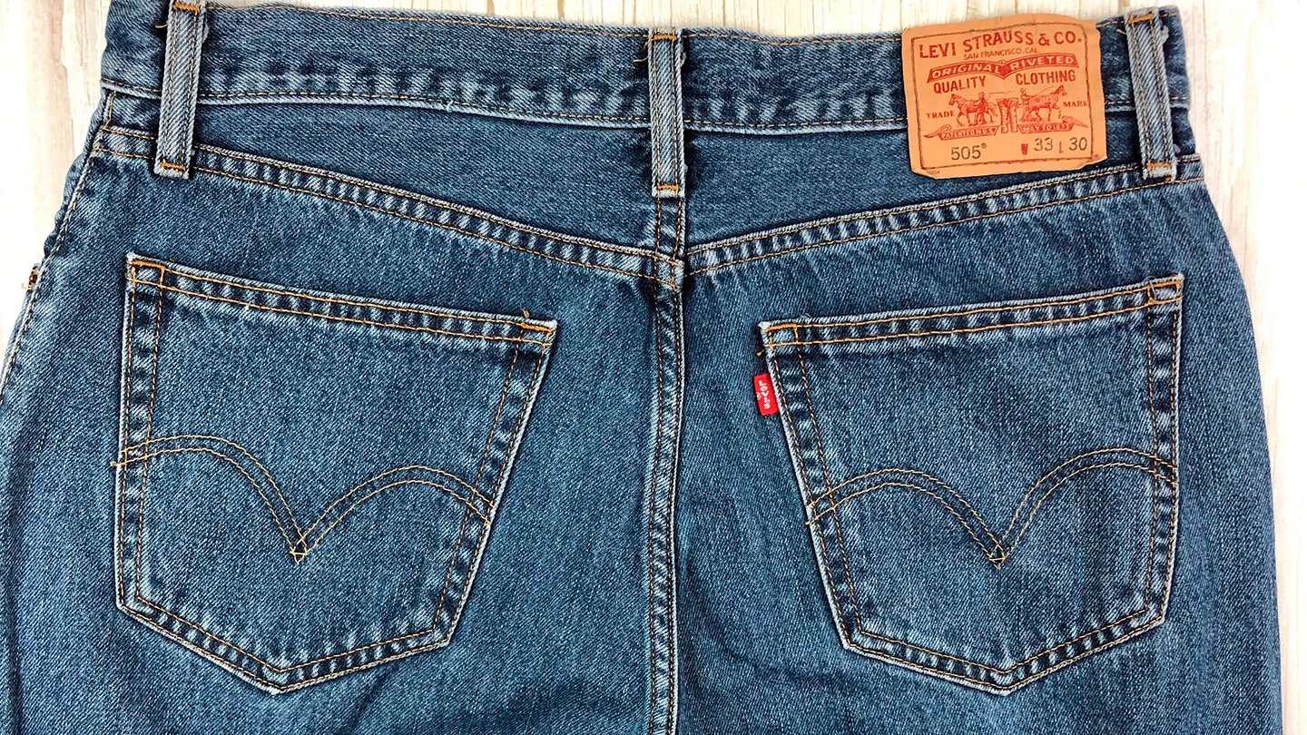 como se deben lavar unos pantalones vaqueros
