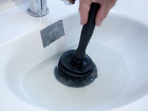 desatascar lavabo metodo