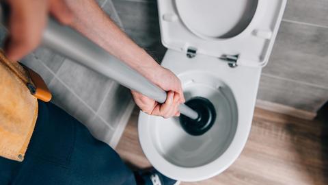 como desatascar el wc