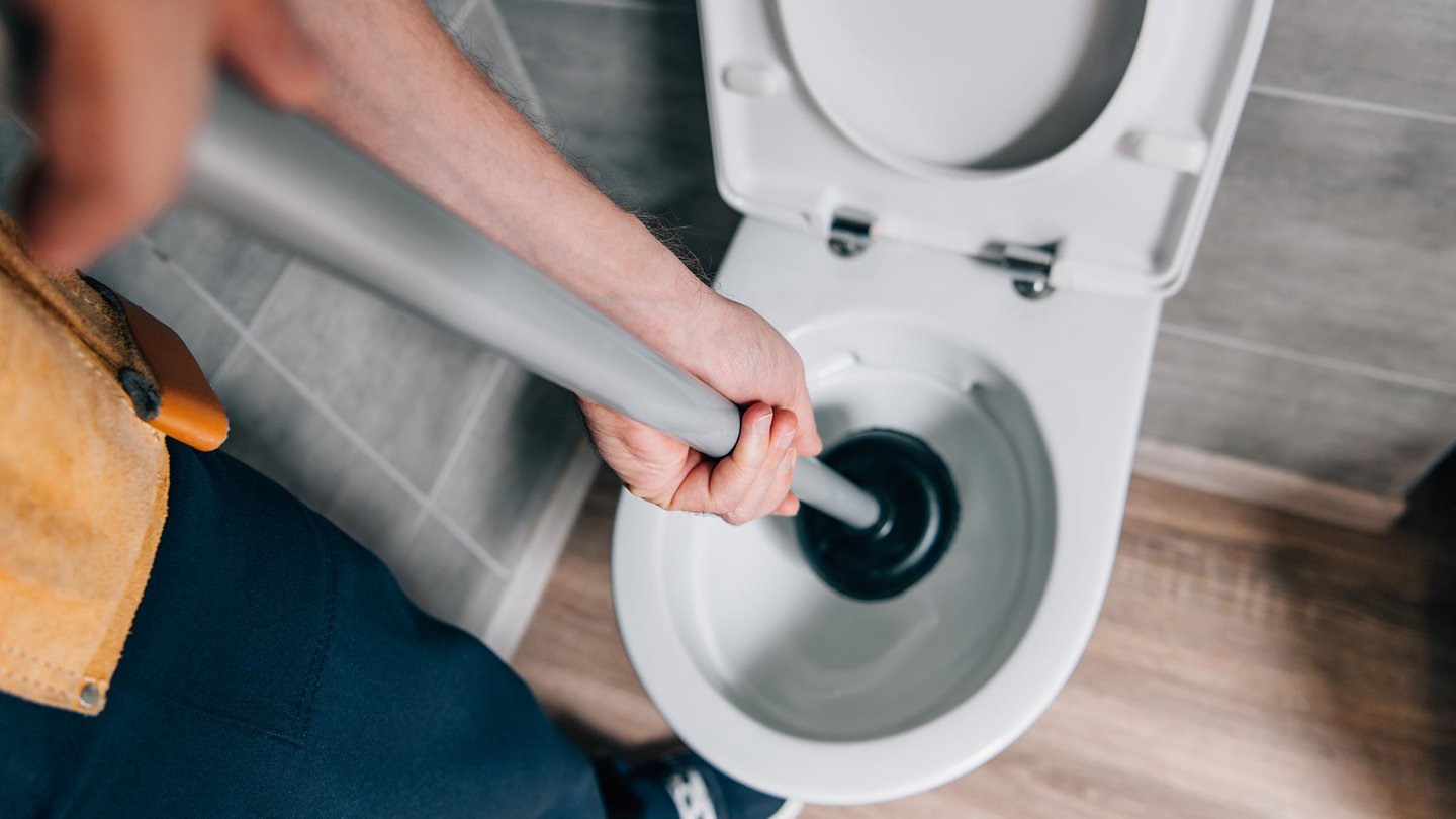 como desatascar el wc