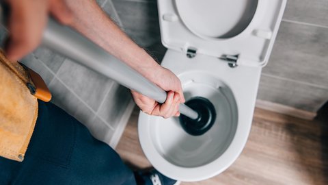 como desatascar el wc