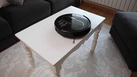 cecotec conga 1390 encima de la mesa