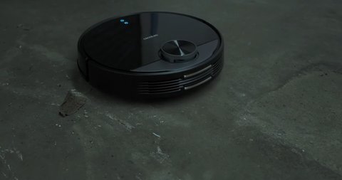 cecotec conga 3490 elite limpiando