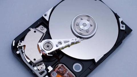 un informe reciente afirma que los discos duros de seagate e hitachi son los más propensos a fallar