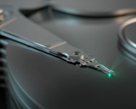 los discos duros h a m r de segunda generación de 30 t b de seagate están muy cerca