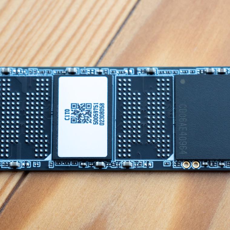 ssd m2 nvme netac nv7000 t 1tb dispador colocado detalle